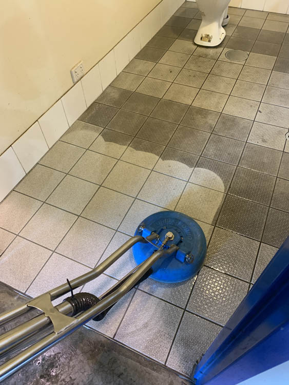 offices toilets and showers tile cleaning
